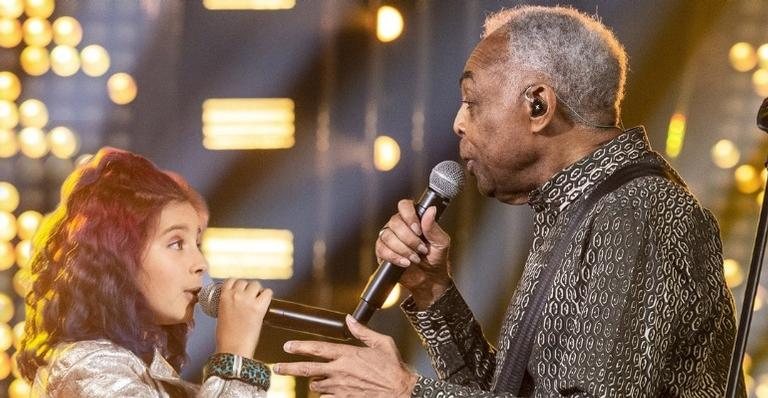 Gilberto Gil e a neta espantam o tédio da quarentena tocando um dos grandes sucessos de Britney Spears - Fábio Rocha/Tv Globo