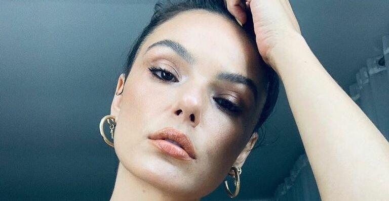 Isis Valverde arrumada em seu closet - Reprodução/Instagram