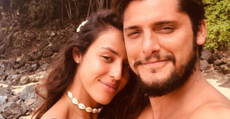 Yanna Lavigne exibe cliques raros da filha com o marido - Instagram