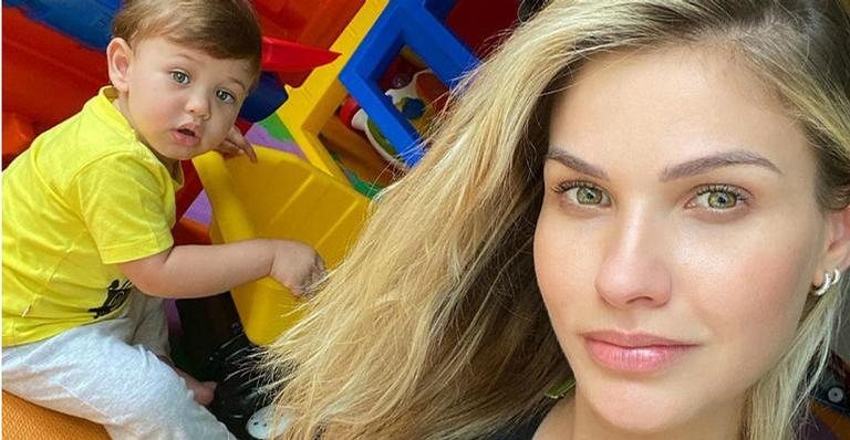 Andressa Suita aparece tomando banho com o filho caçula - Instagram