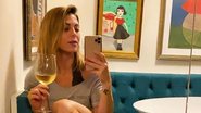 Sheila Mello posta clique em frente ao espelho e é elogiada - Reprodução/Instagram