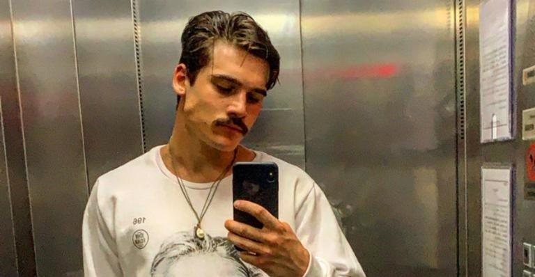 Nicolas Prattes postou um clique antigo surfando e refletiu sobre o futuro - Instagram