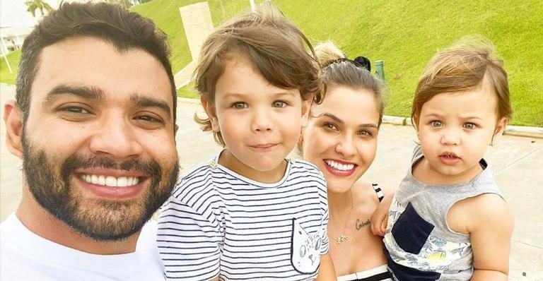 Andressa Suita encanta seguidores ao surgir acompanhada do marido e dos filhos em belos cliques - Instagram