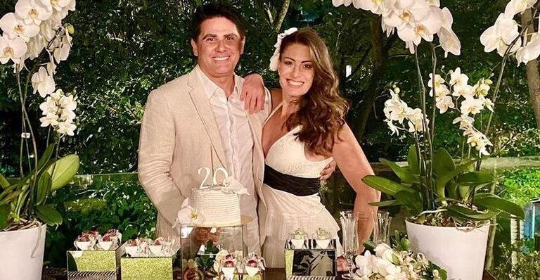 César Filho e Elaine Mickely comemorando 20 anos de casamento - Reprodução/Instagram