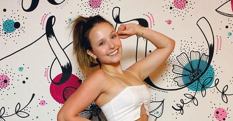 Larissa Manoela relembra cabelão ruivo e fãs elogiam - Instagram