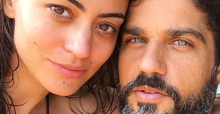 Carol Castro comemora Dia do Beijo em clique romântico com Bruno Cabrerizo - Instagram