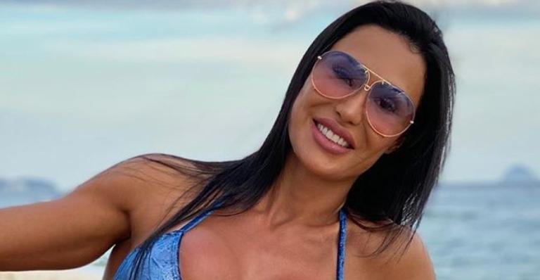 Gracyanne Barbosa toma banho de sol com biquíni de fita - Instagram