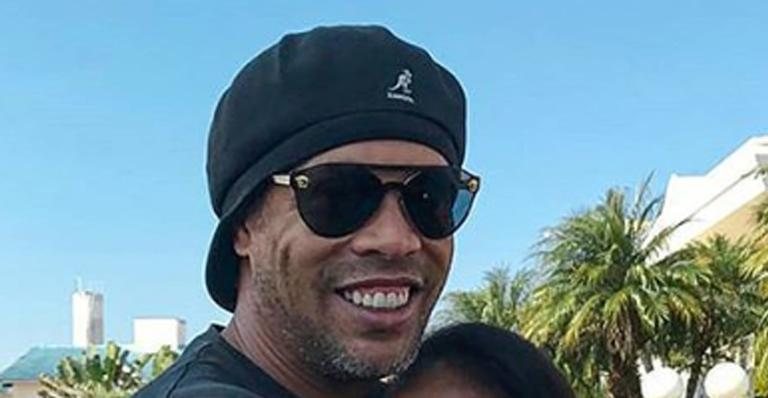 Detido no Paraguai, Ronaldinho Gaúcho surpreende e aparece em live do grupo Revelação - Instagram