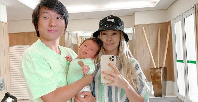 Família de Pyong Lee celebra 2 meses de Jake - Instagram