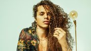 Vitão dá detalhes sobre live e do clipe Mais que Bom, gravado em casa em parceria com o cantor Agir - Bruno Trindade