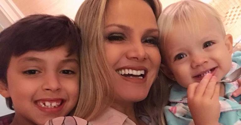 Famosas se derretem pela fofura de Manu, filha de Eliana - Instagram