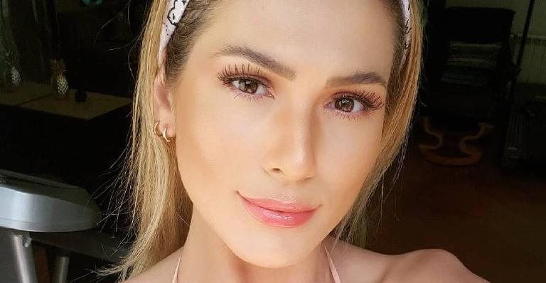 Lívia Andrade posa de biquíni e arranca elogios na web - Instagram