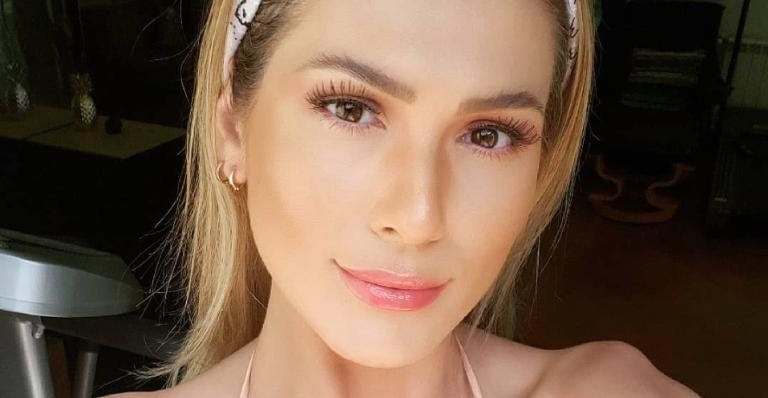 Livia Andrade curte dia na piscina e fãs elogiam corpão da artista - Instagram