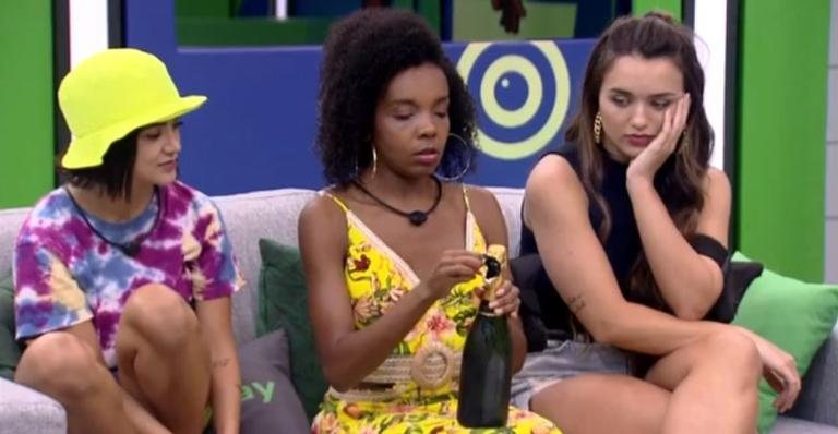 BBB 20: Manu comenta com sisters sobre o apelido 'planta' - Reprodução/TV Globo