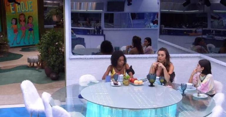 Manu, Rafa e Thelma tomam seu último café da manhã na casa e celebram a chegada do dia da grande final - Reprodução/Gshow