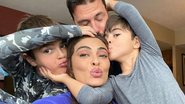 Juliana Paes surge agarradinha com os filhos e encanta web - Instagram