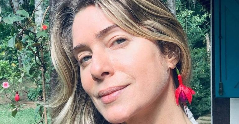 Letícia Spiller surge de topless e boa forma impressiona - Reprodução/Instagram