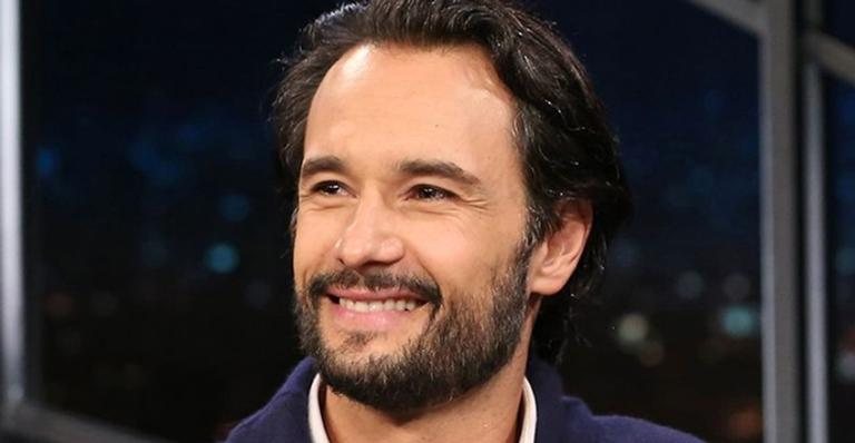 Rodrigo Santoro emociona ao homenagear artistas que morreram - TV Globo