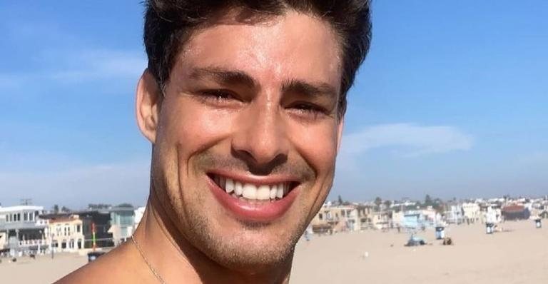 Cauã Reymond publica foto na praia e arranca elogios na web - Instagram