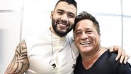 Gusttavo Lima e Leonardo posam em clique com galinhas vivas - Reprodução/Instagram