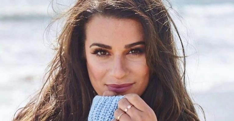 Lea Michele, estrela de Glee, posa exibindo barriguinha de grávida - Instagram