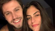 Em quarentena, Mari Gonzalez e Jonas Sulzbach posam de moletom combinando - Instagram