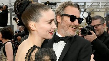 Joaquin Phoenix e Rooney Mara estariam esperando o primeiro filho, segundo jornal - Getty Images