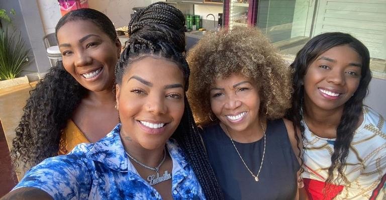 Ludmilla ganha mesa de café da tarde da sua família - Instagram