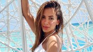 Anitta coloca unhas postiças com super cola e se arrepende - Instagram