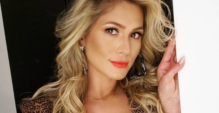 Lívia Andrade arranca suspiros da web ao posar de biquíni - Reprodução/Instagram