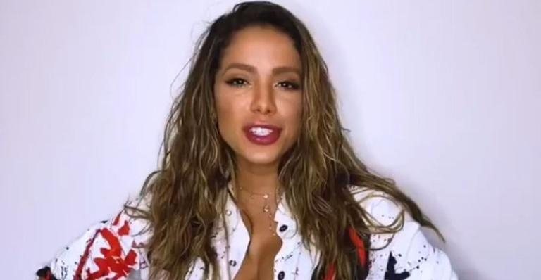 Anitta troca beijos com Gui Araújo após live show - Reprodução/Instagram