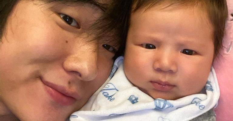 Pyong Lee celebra cem dias de vida do filho, Jake - Instagram