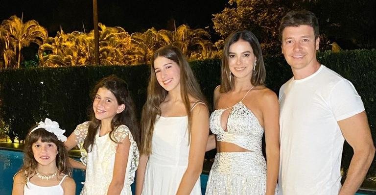 Rodrigo Faro compartilha lindo clique de sua mulher ao lado das três filhas do casal - Instagram