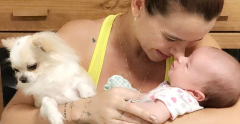 Dany Bananinha comemora dois meses da filha com festinha improvisada - Instagram