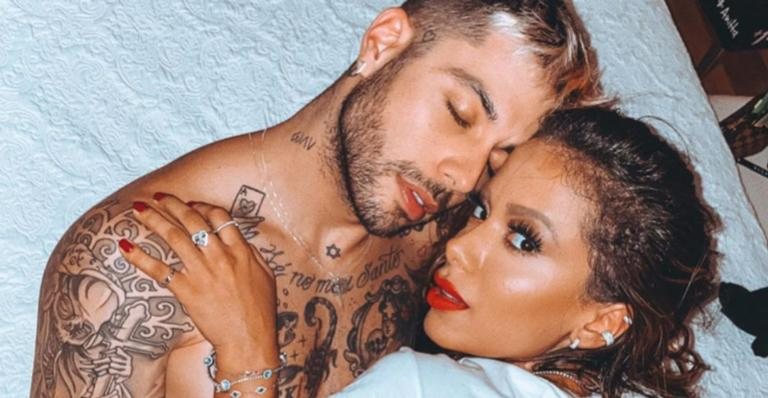 Anitta se derrete em clique do namorado com seus cachorros - Instagram