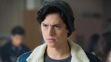 Ator Cole Sprouse, de Riverdale, diz que foi preso em protesto anti-racista nos EUA - Divulgação