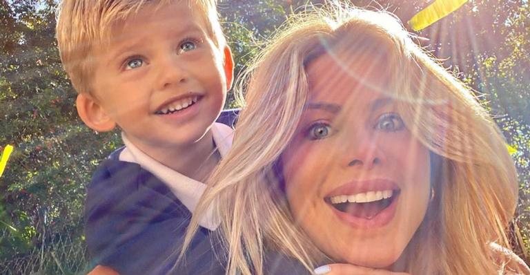 Karina Bacchi compartilha momento de fofura com o filho e encanta web - Instagram