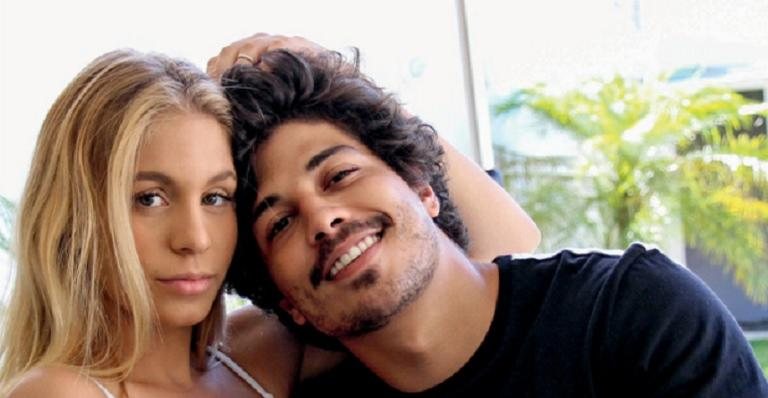 Em casa, no RJ, Camilla e Douglas improvisam ensaio fotográfico e celebram o amor - Divulgação