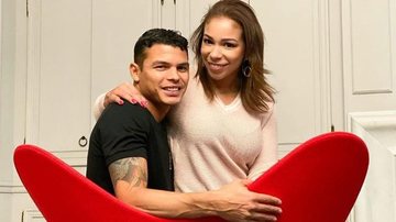 Belle Silva e Thiago Silva posam apaixonados e encantam - Divulgação/Instagram