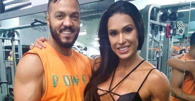 Modelo e cantor tiraram a roupa para divulgar atração de TV - Divulgação/Instagram