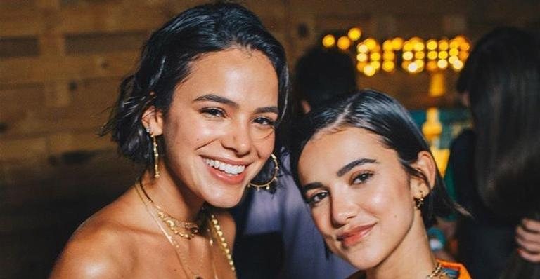 Após comentário de fã, Bruna Marquezine e Manu Gavassi brincam sobre ''chifres'' - Instagram