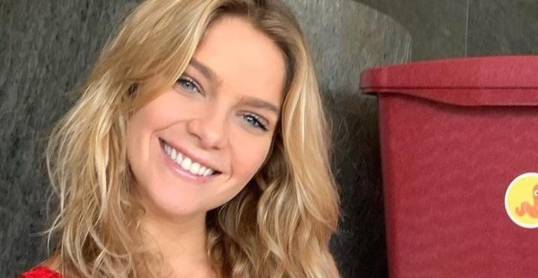 Isabella Santoni grava vídeos deitada para motivar os fãs - Instagram