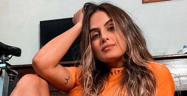 Ex-BBB Carol Peixinho posa só de camiseta e arranca suspiros dos fãs - Instagram