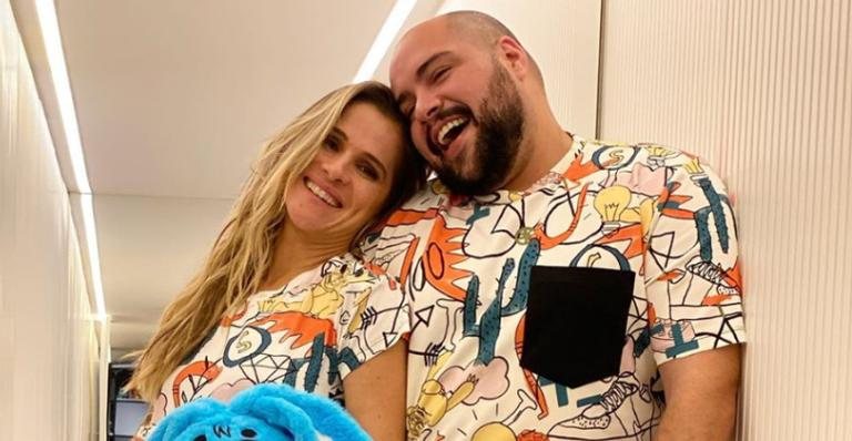 Ingrid Guimarães posa com pijama da marca de Tiago Abravanel - Instagram