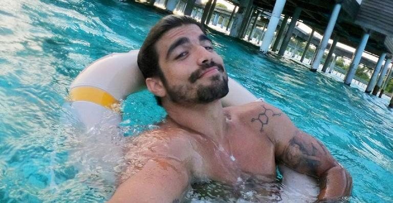 Caio Castro aparece sem barba e bigode e arranca elogios - Reprodução/Instagram