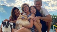 Flávia Alessandra encanta ao posar com seus cachorrinhos de estimação - Reprodução/Instagram