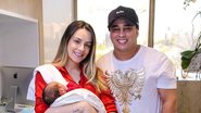 Kauan e a esposa levam o filho para primeira consulta médica - Thiago Duran/AgNews