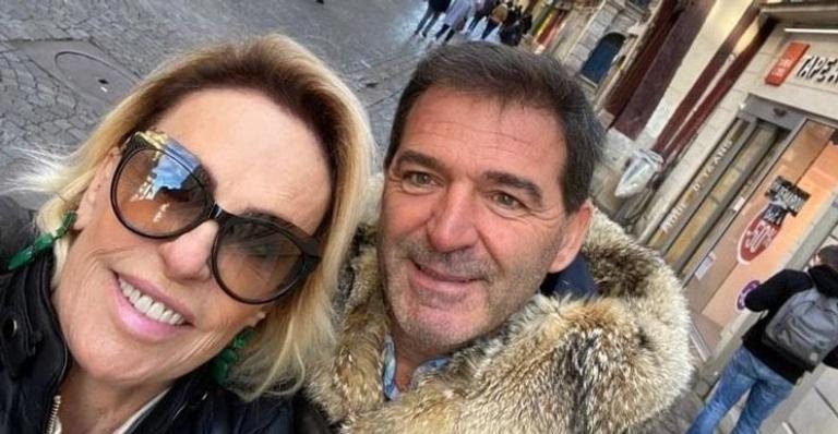 Ana Maria Braga ganha surpresa do marido durante programa e fãs se derretem - Reprodução/Instagram