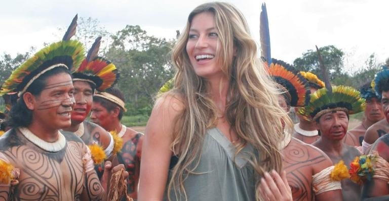 Gisele Bündchen relembra visita à aldeia indígena em 2004 - Lulu Costa