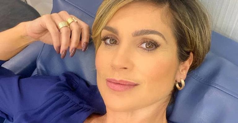 De maiô, Flávia Alessandra surge tomando sol e encanta web - Reprodução/Instagram